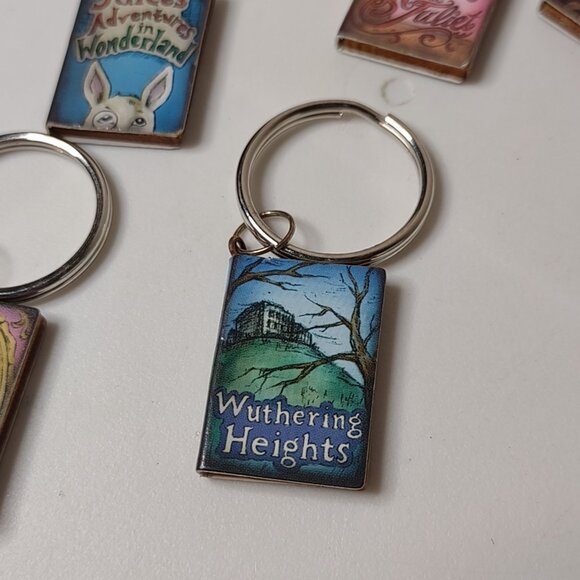 Lot Of 15 Little Faux Book Keychains - Picture 3 of 14